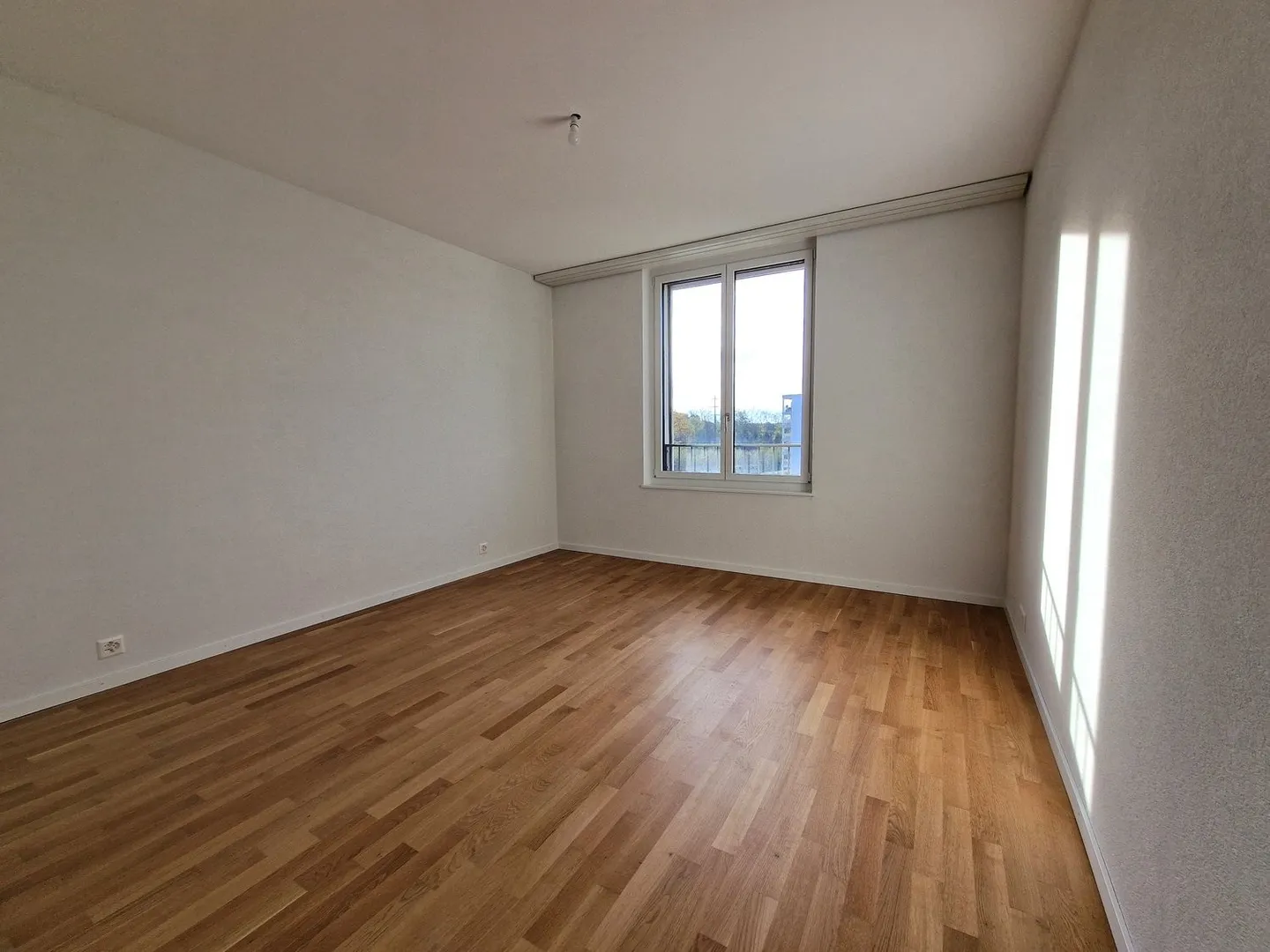 Schönes möbliertes 4.5-Zimmer-Apartment im 2. Stock - Foto 3 von 6