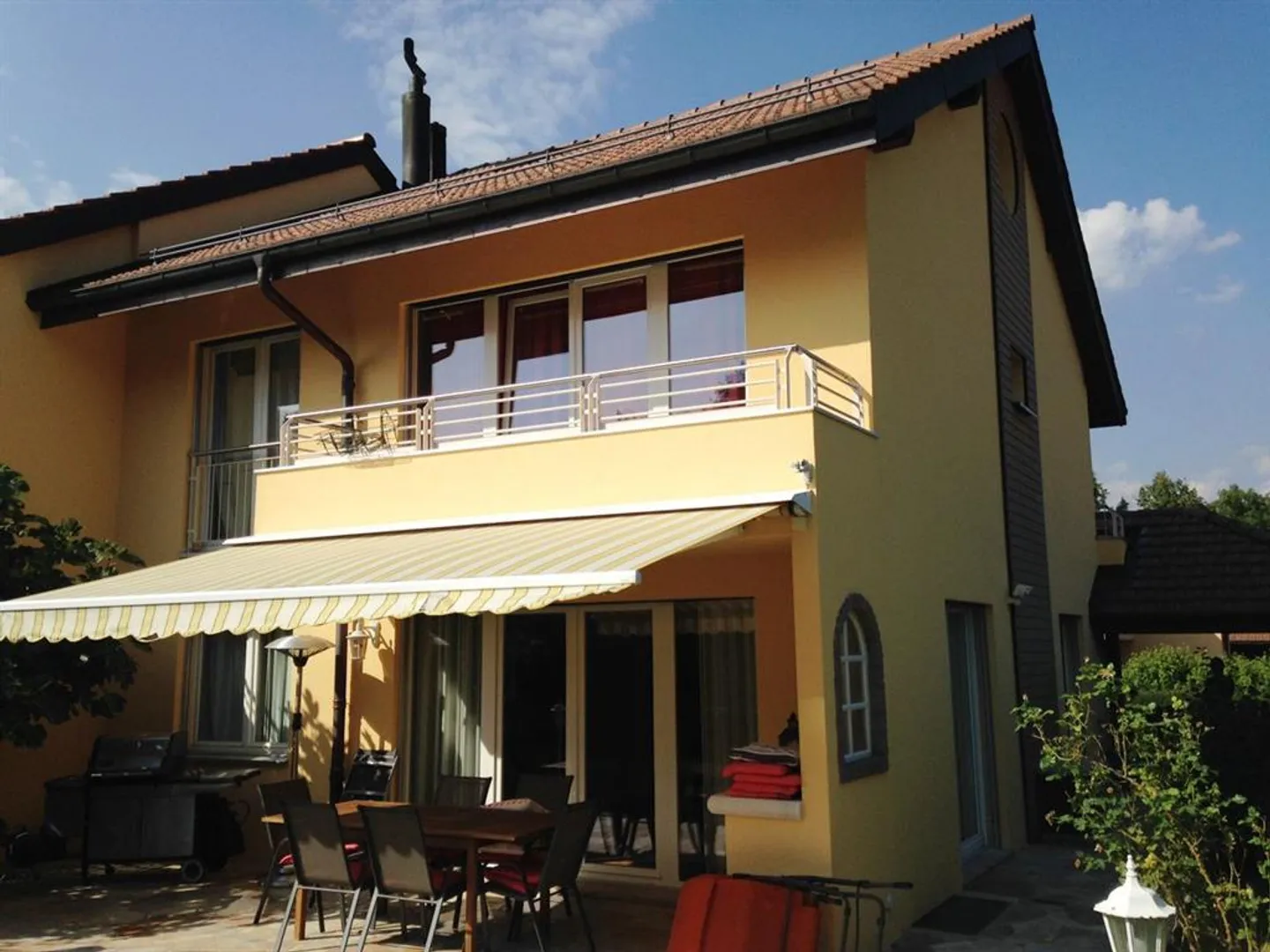 Villa,8,230 - Photo 1 sur 11