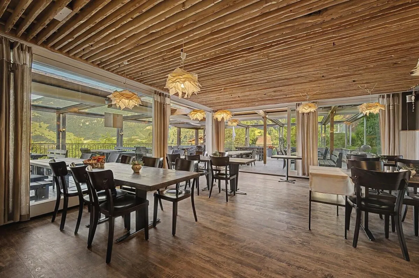 Great investment property: 1a gastronomy and 3 beautiful apartments - Photo 3 of 9