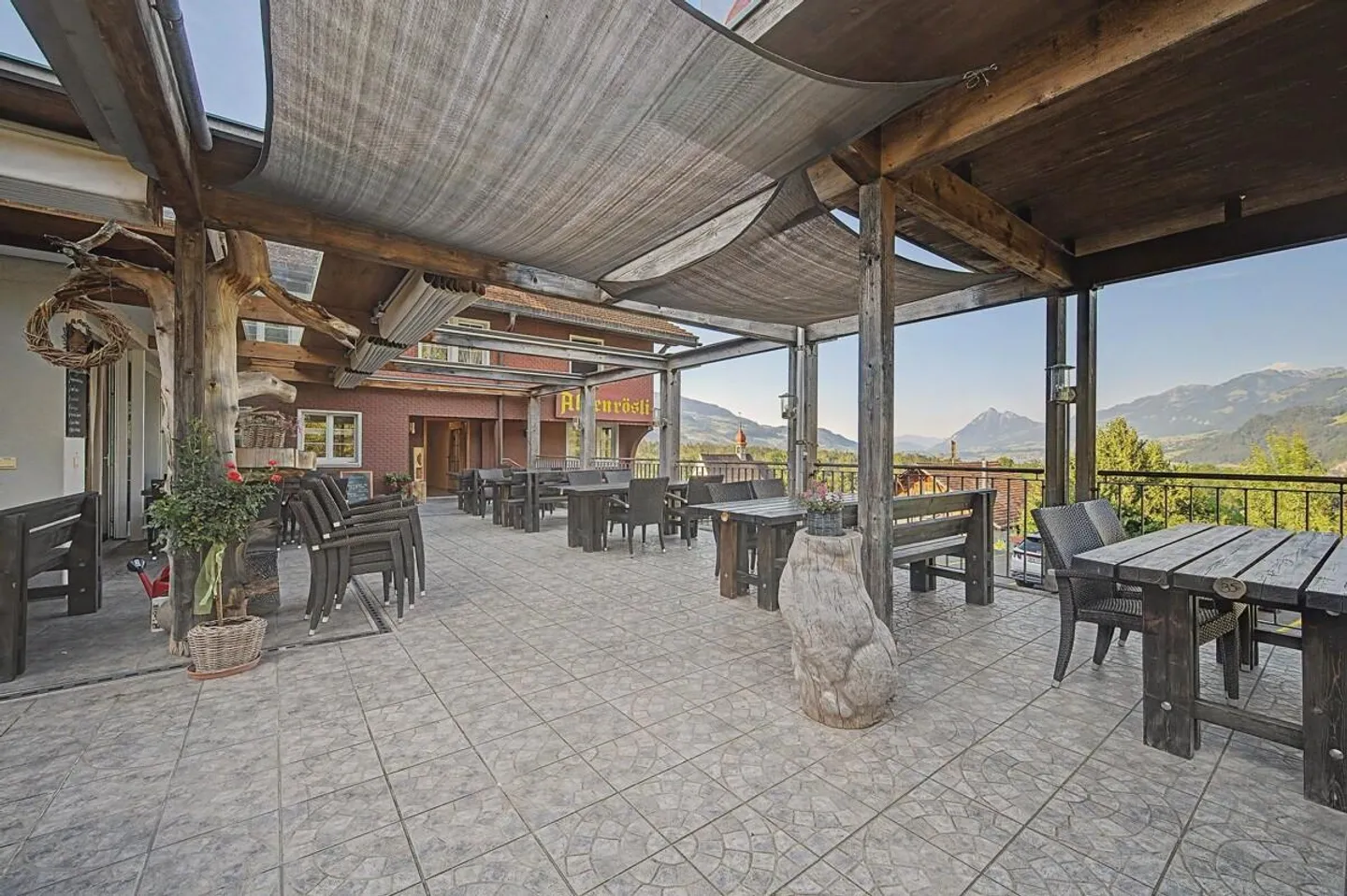 Great investment property: 1a gastronomy and 3 beautiful apartments - Photo 4 of 9