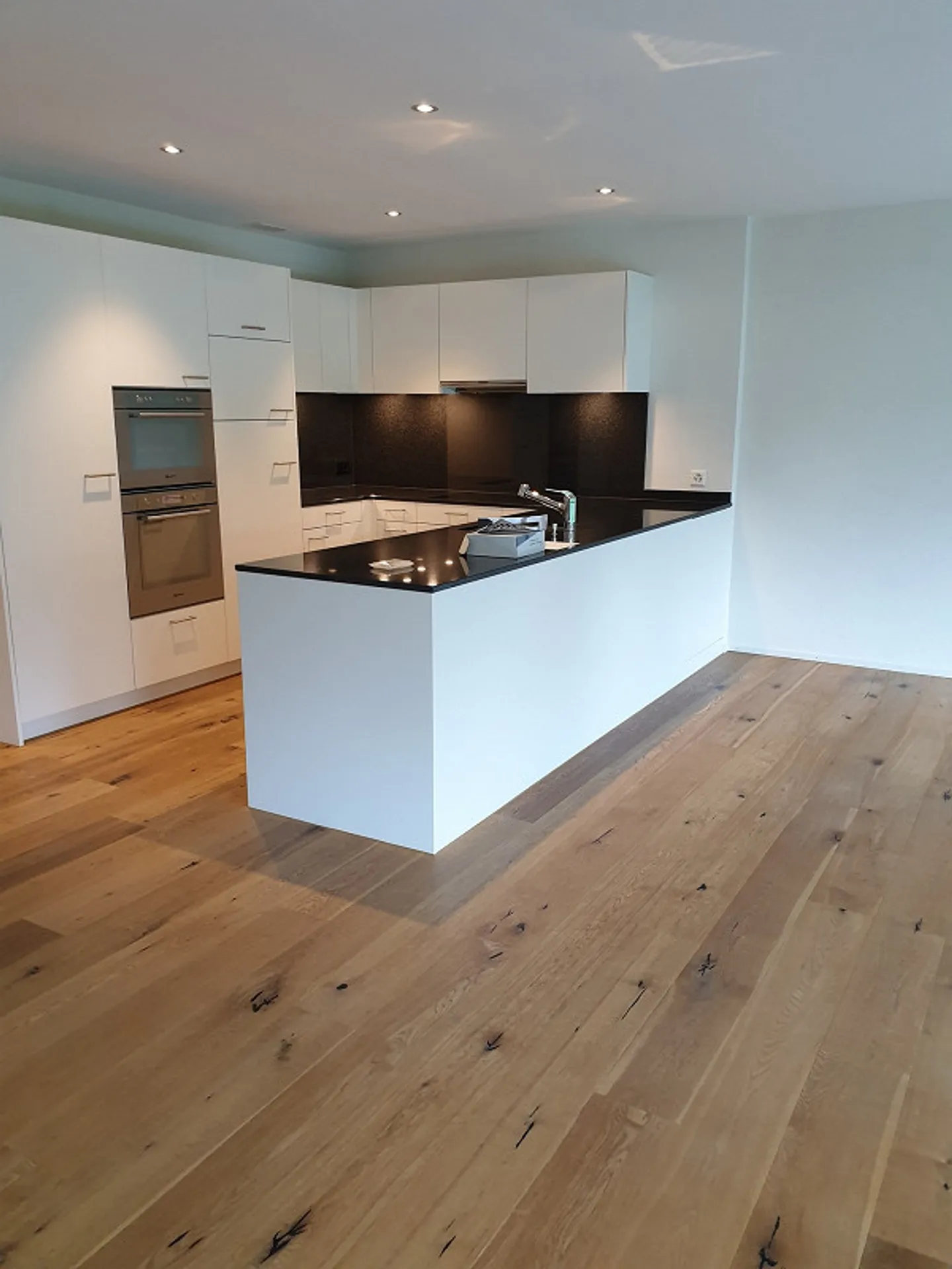 Appartamento spazioso e moderno di 4,5 stanze in affitto - Foto 1 di 14