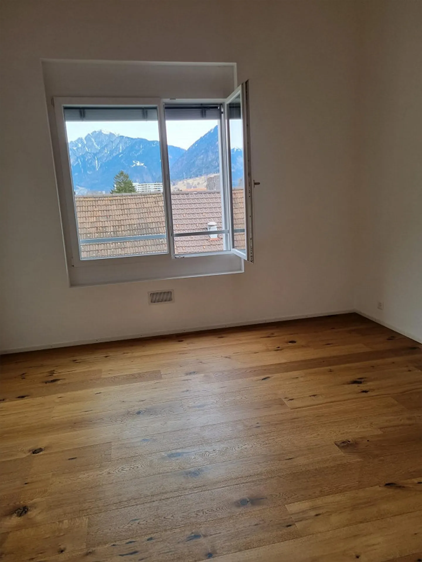 Appartamento spazioso e moderno di 4,5 stanze in affitto - Foto 13 di 14