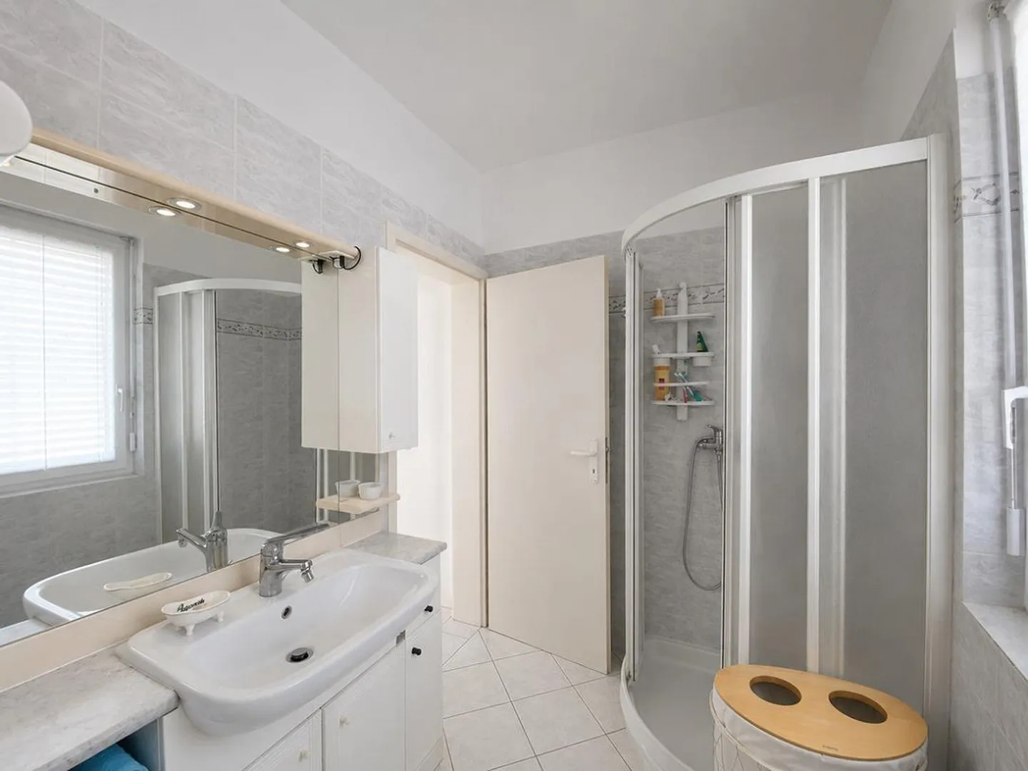 VACALLO - FOR SALE BRIGHT PROPERTY WITH PRIVATE GARDEN - Photo 12 of 13