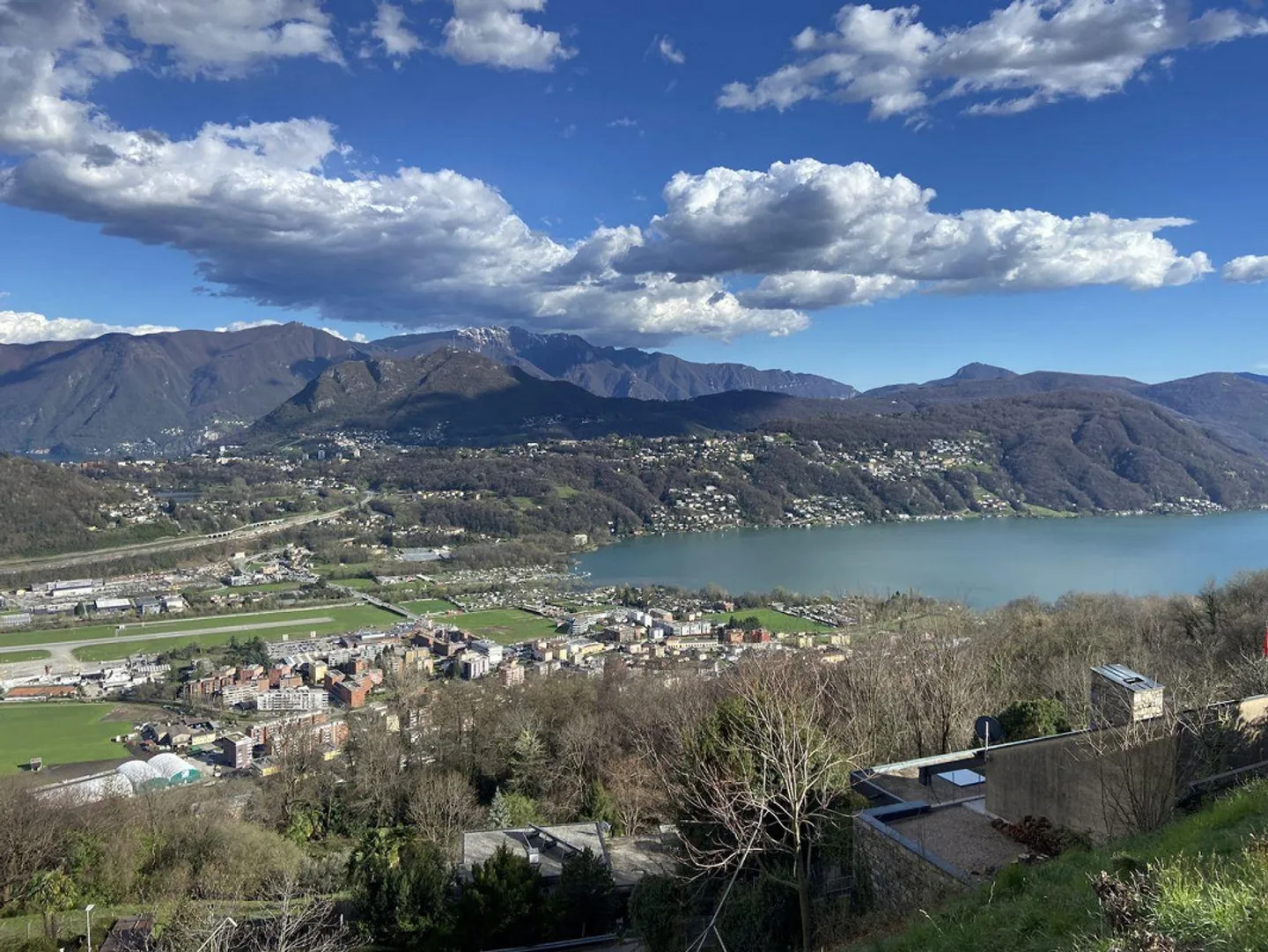 Terreno edificabile con vista lago - Foto 1 di 2