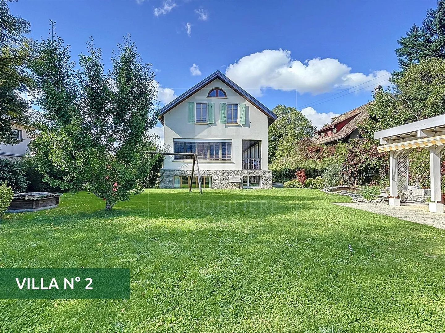 Edificio residenziale composto da due ville - Foto 2 di 6