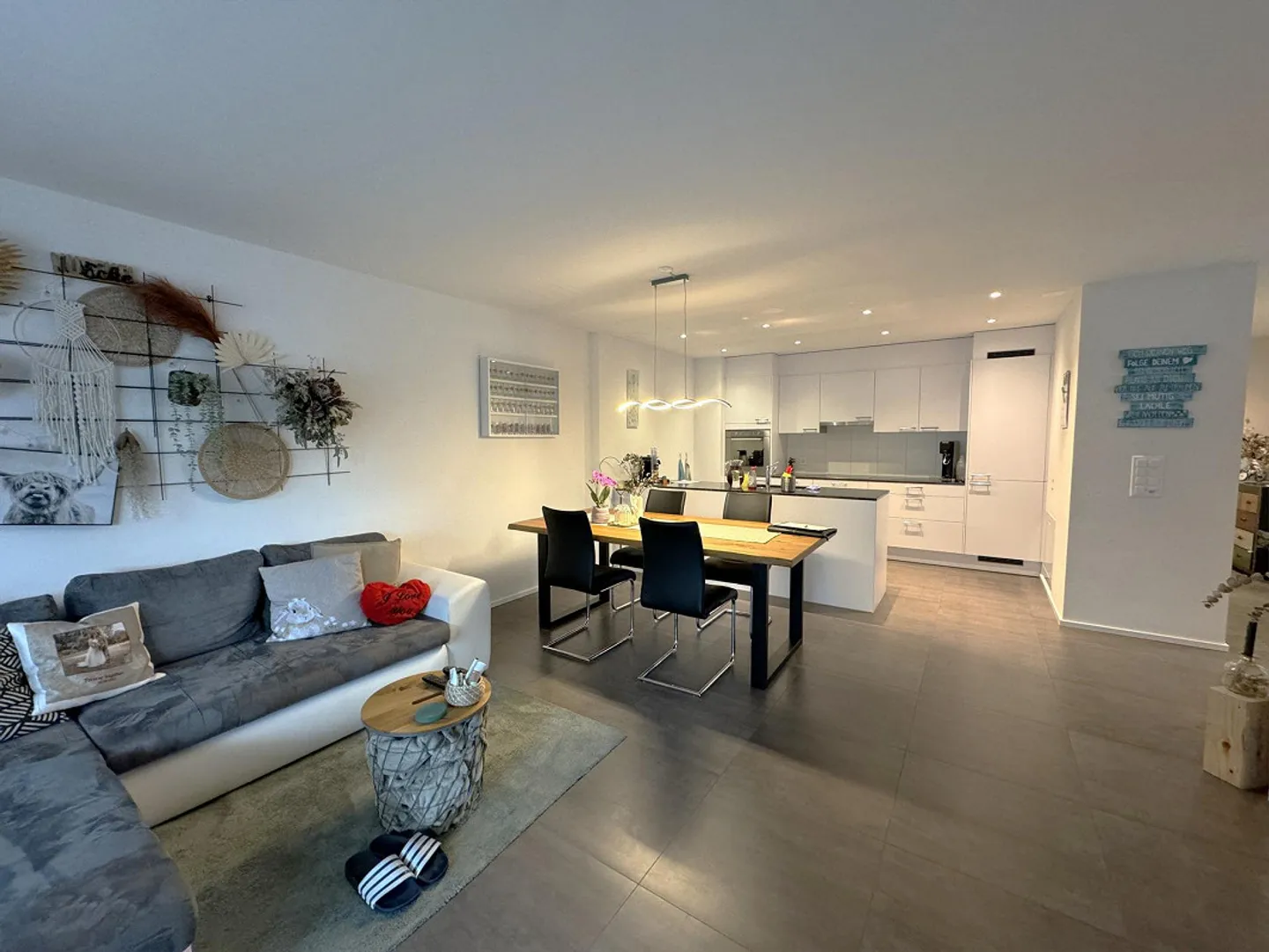 3 1/2 - Room Condominium in a Central Location - Photo 3 of 13