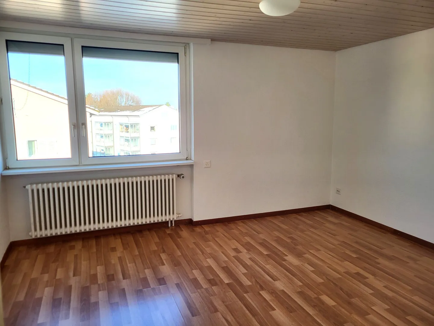 Attico con grande balcone e bella vista panoramica - Foto 9 di 12