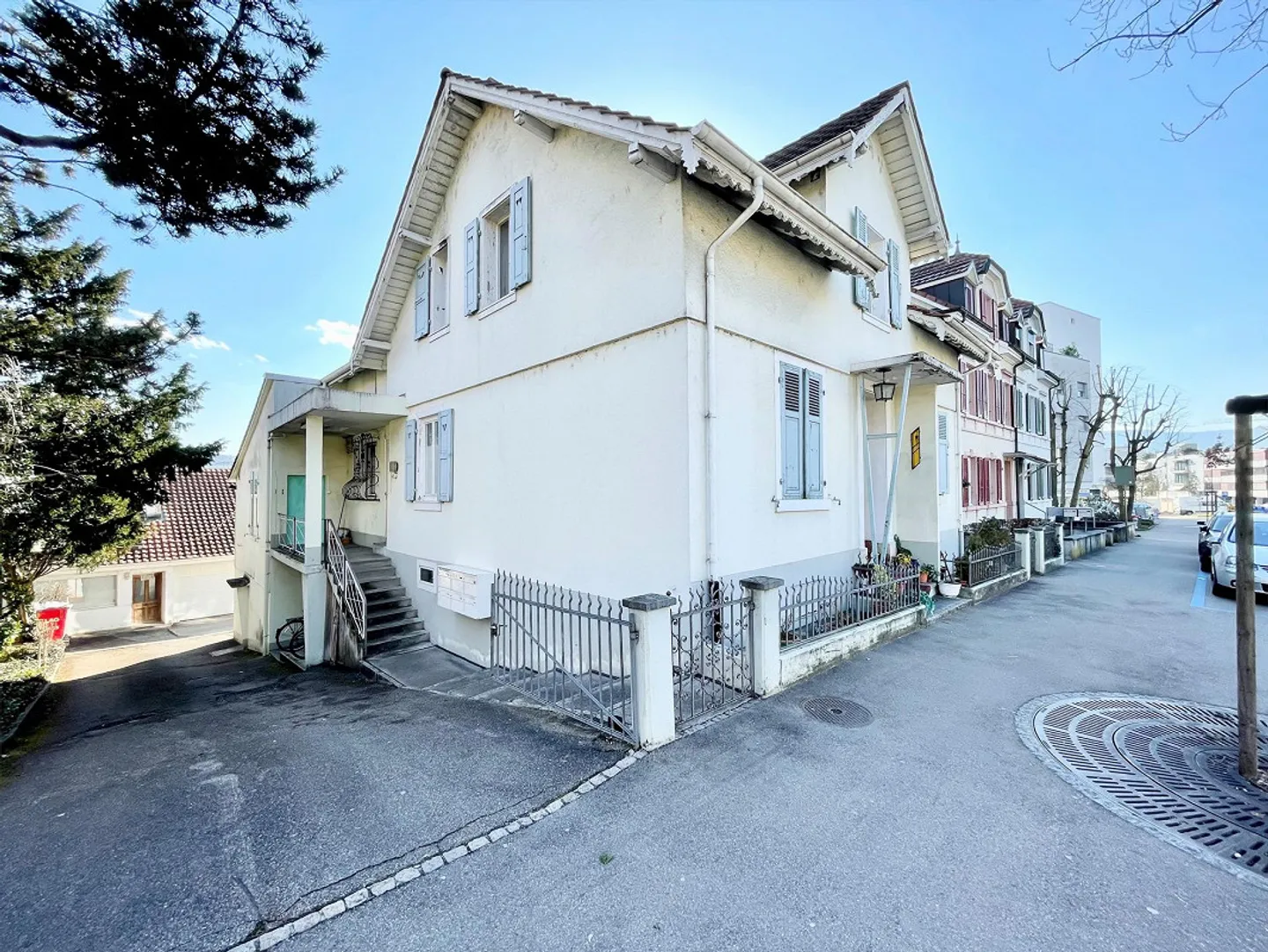 Close to Public Transport - 2-Room Apartment 50m2 in Central Location in Oberwil - Photo 2 of 9
