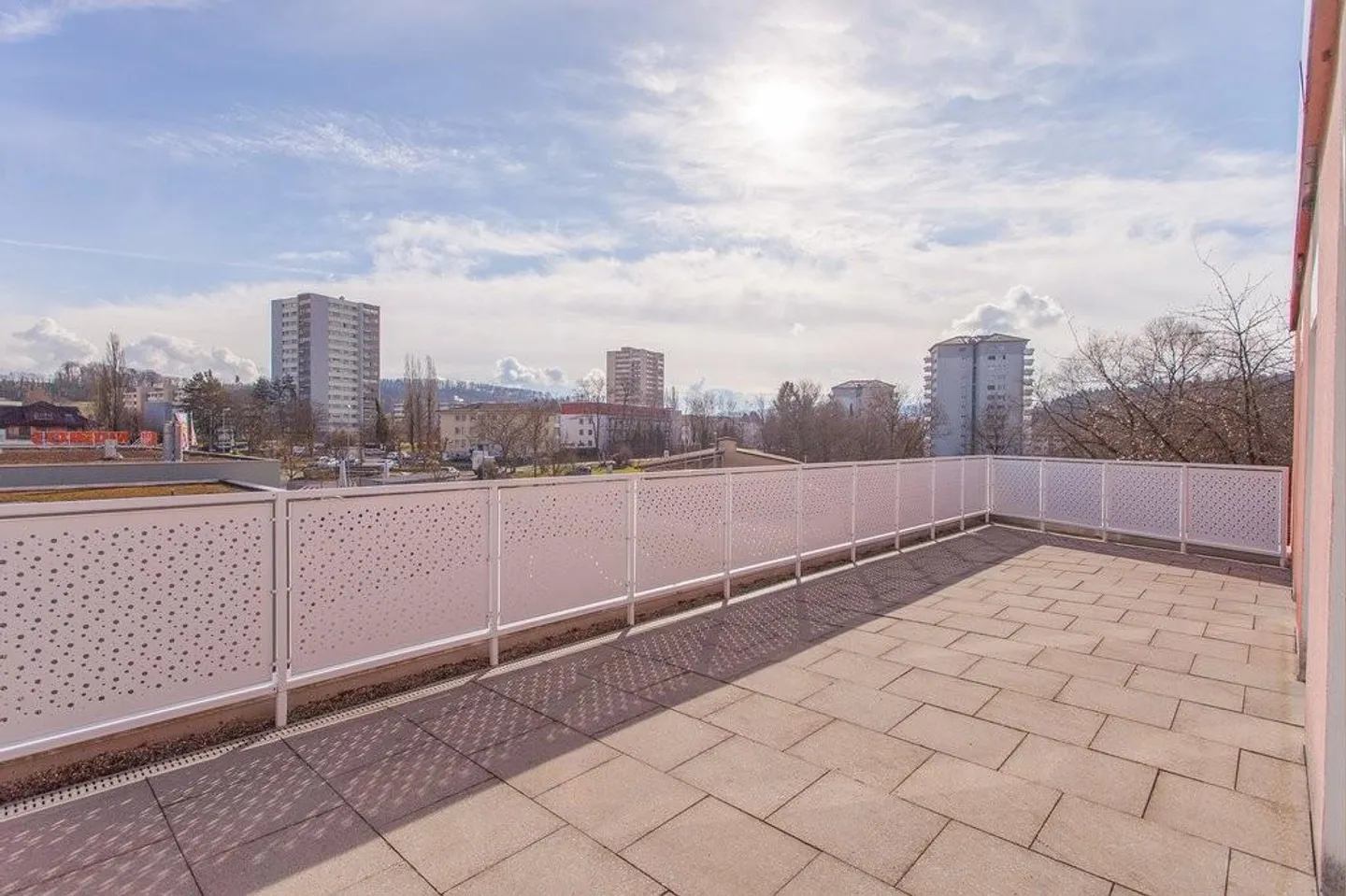 Central Penthouse Apartment with a View of the Green - Photo 10 of 11
