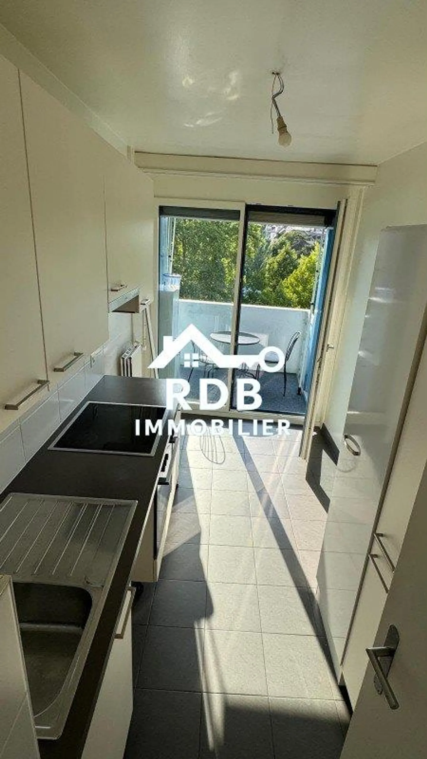 Appartement de 5 pièces au 4ème étage situé à Acacias 1227 - Photo 2 sur 8