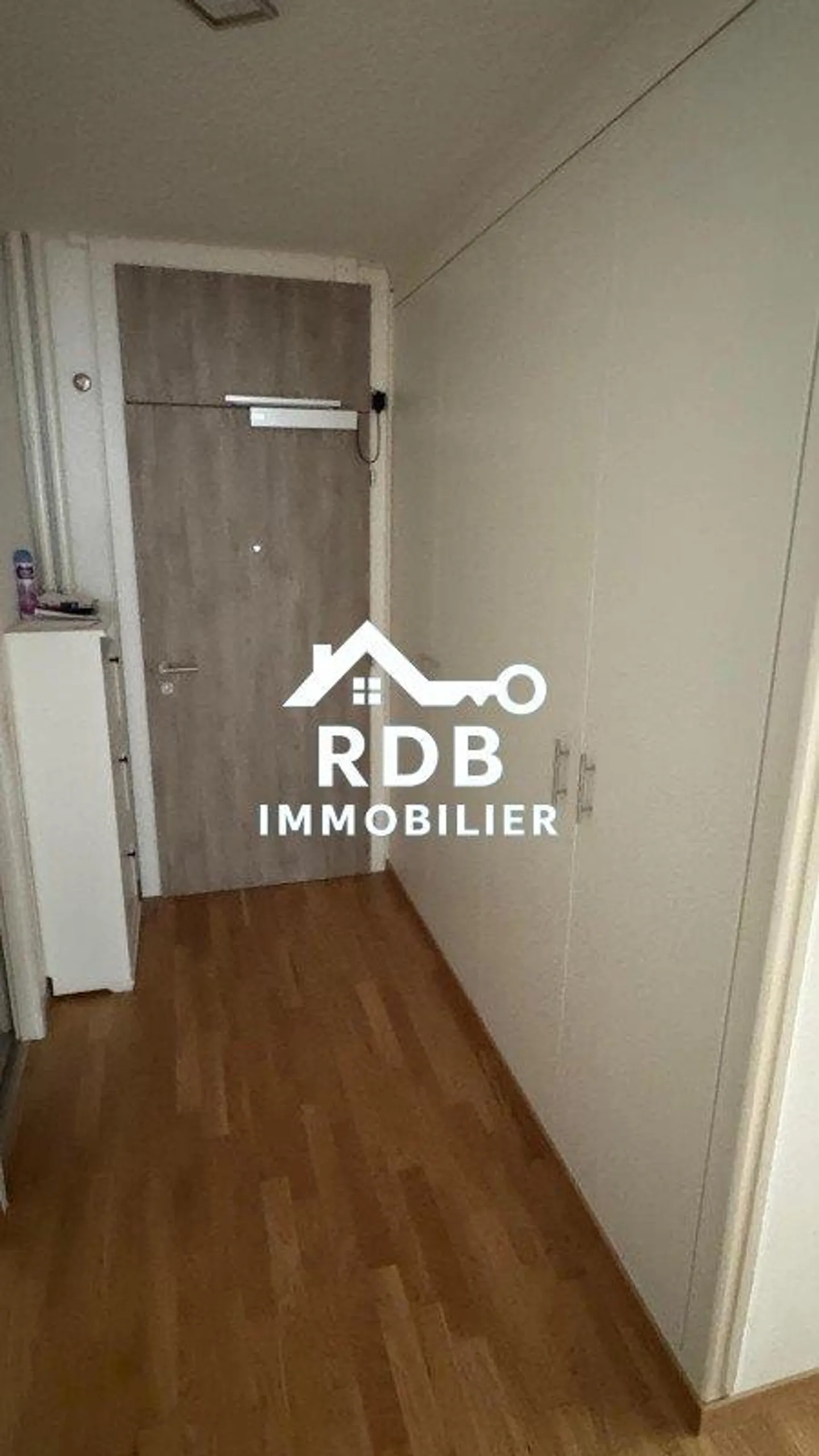 Appartement de 5 pièces au 4ème étage situé à Acacias 1227 - Photo 3 sur 8