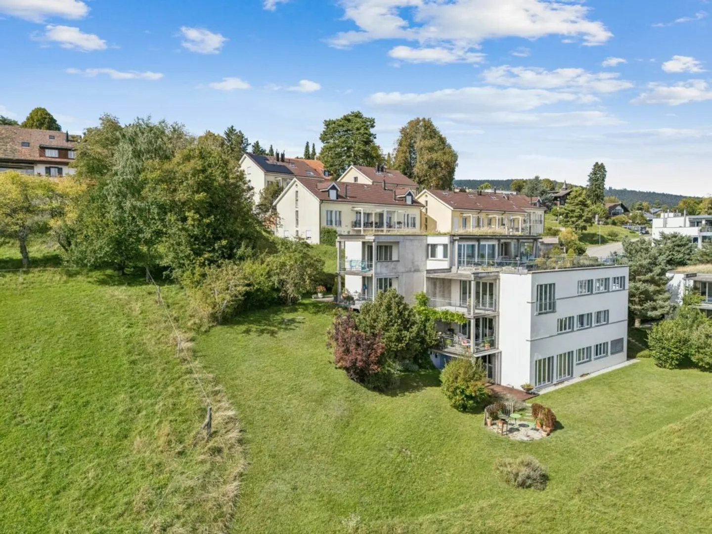 Stylish Apartment with Stunning Views - Photo 12 of 14