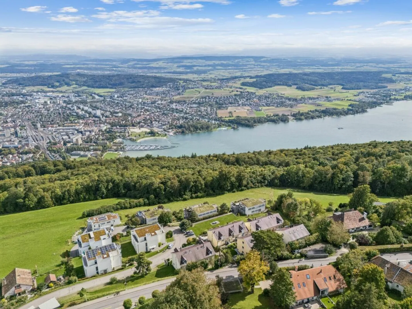 Stylish Apartment with Stunning Views - Photo 14 of 14