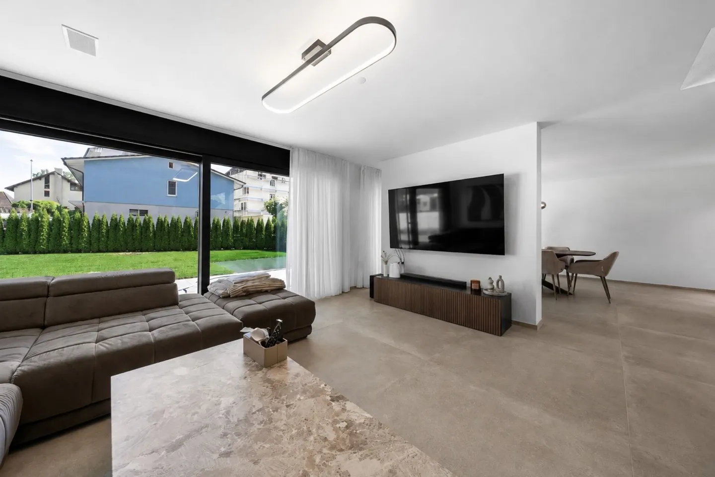 Exclusive single-family house with pool, smart home and luxurious furnishings - Photo 3 of 14