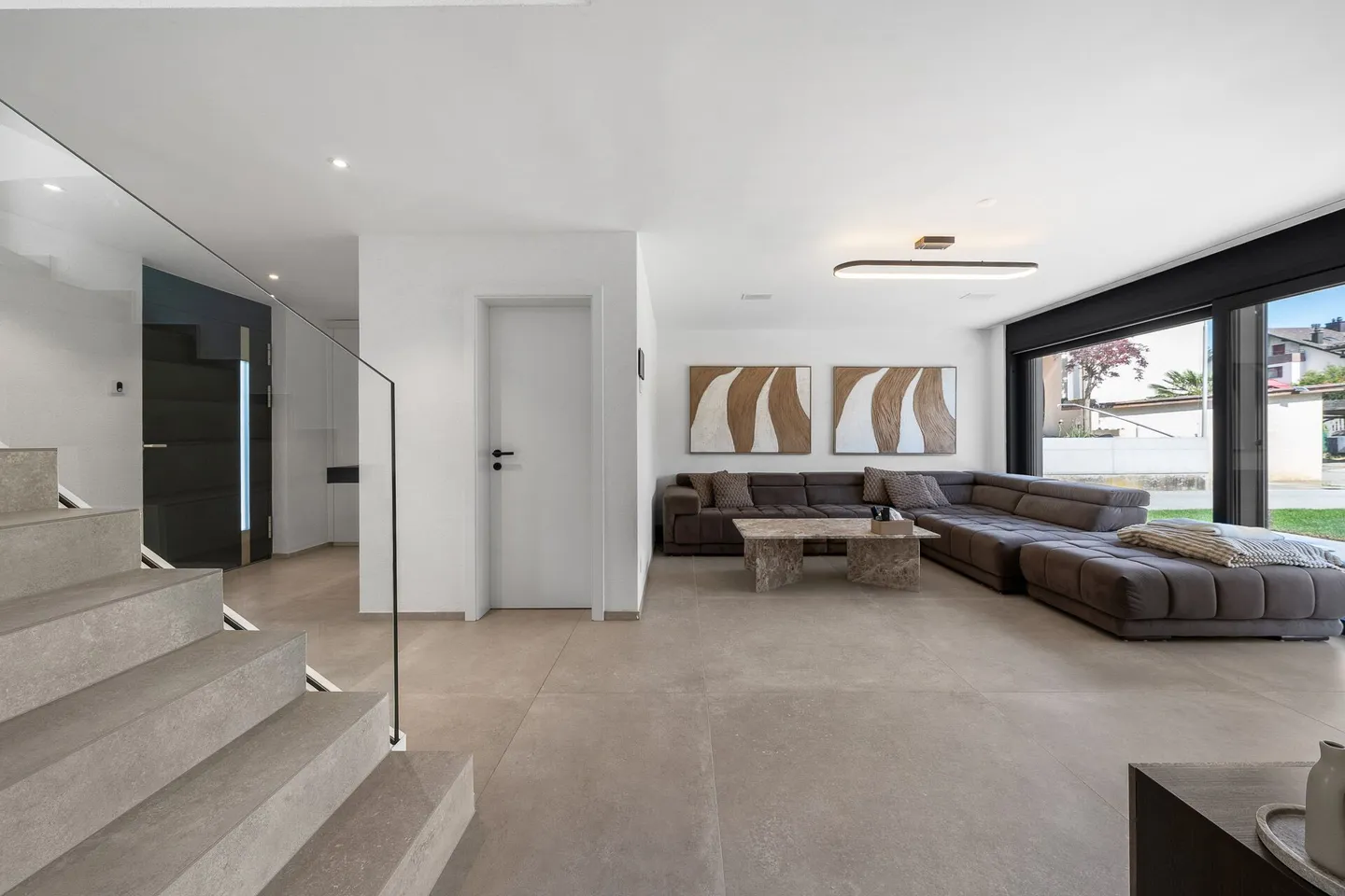 Exclusive single-family house with pool, smart home and luxurious furnishings - Photo 4 of 14