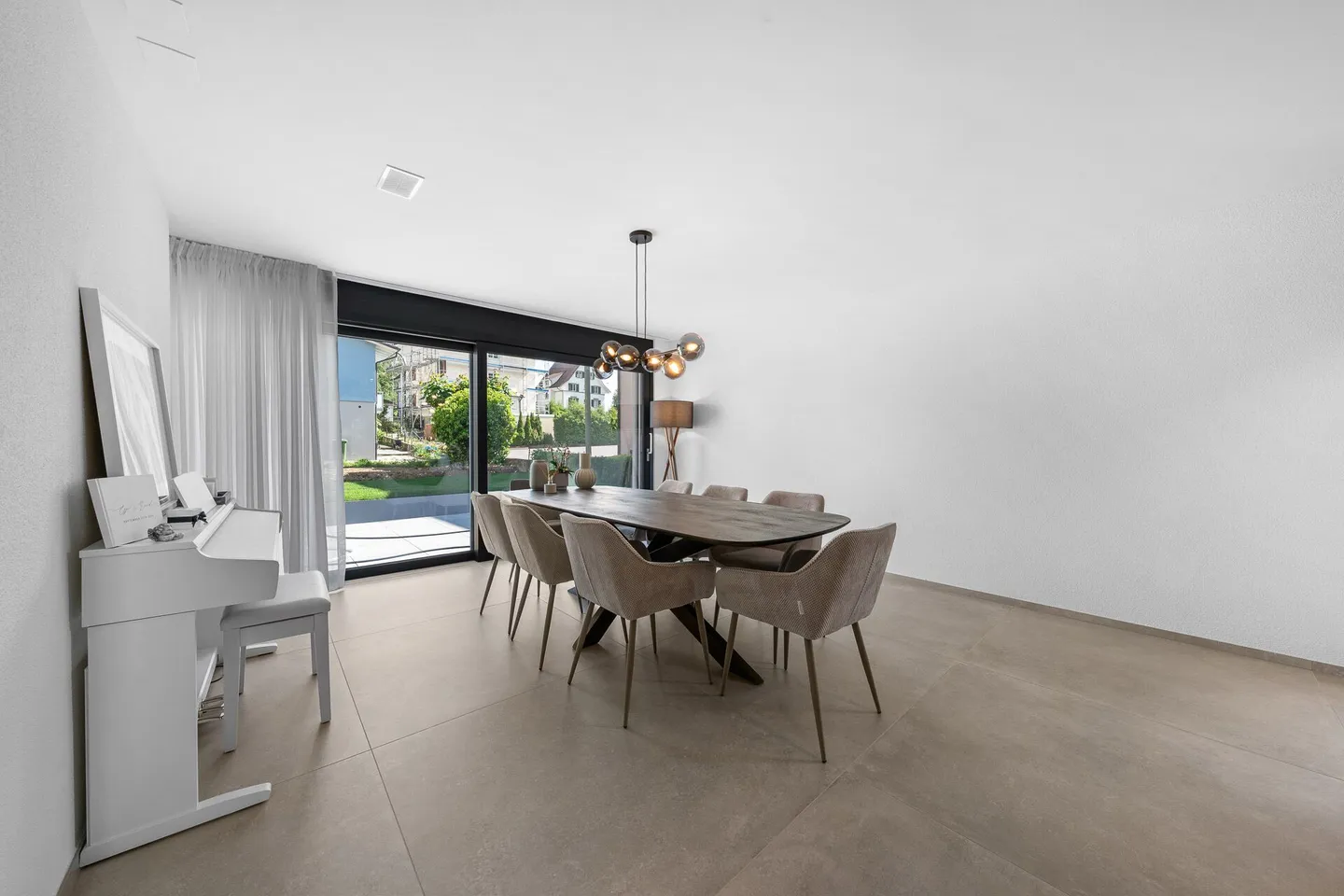 Exclusive single-family house with pool, smart home and luxurious furnishings - Photo 5 of 14