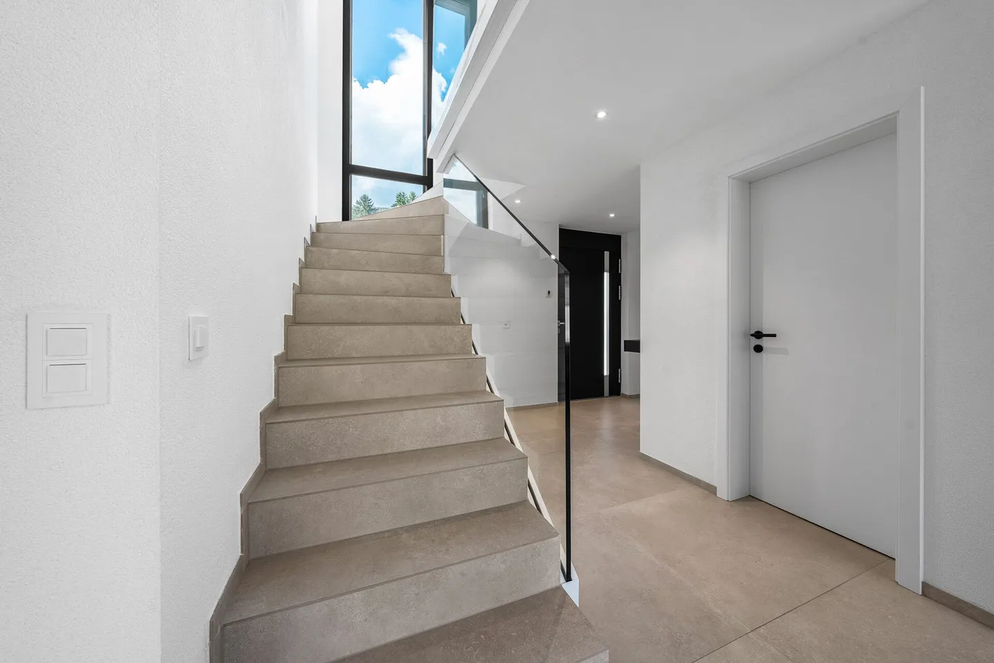 Exclusive single-family house with pool, smart home and luxurious furnishings - Photo 8 of 14