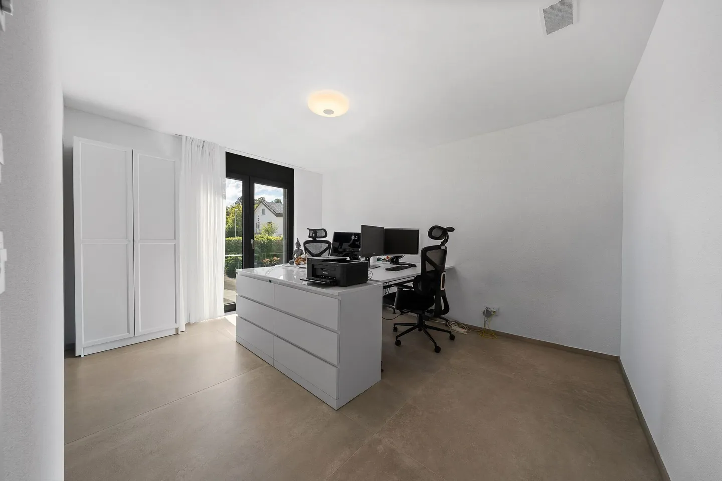 Exclusive single-family house with pool, smart home and luxurious furnishings - Photo 11 of 14