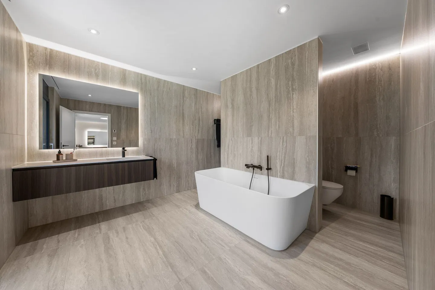 Exclusive single-family house with pool, smart home and luxurious furnishings - Photo 14 of 14