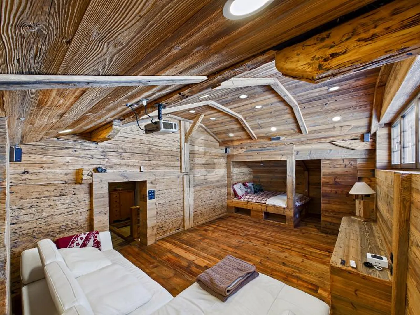 Chalet for sale - Photo 4 of 6