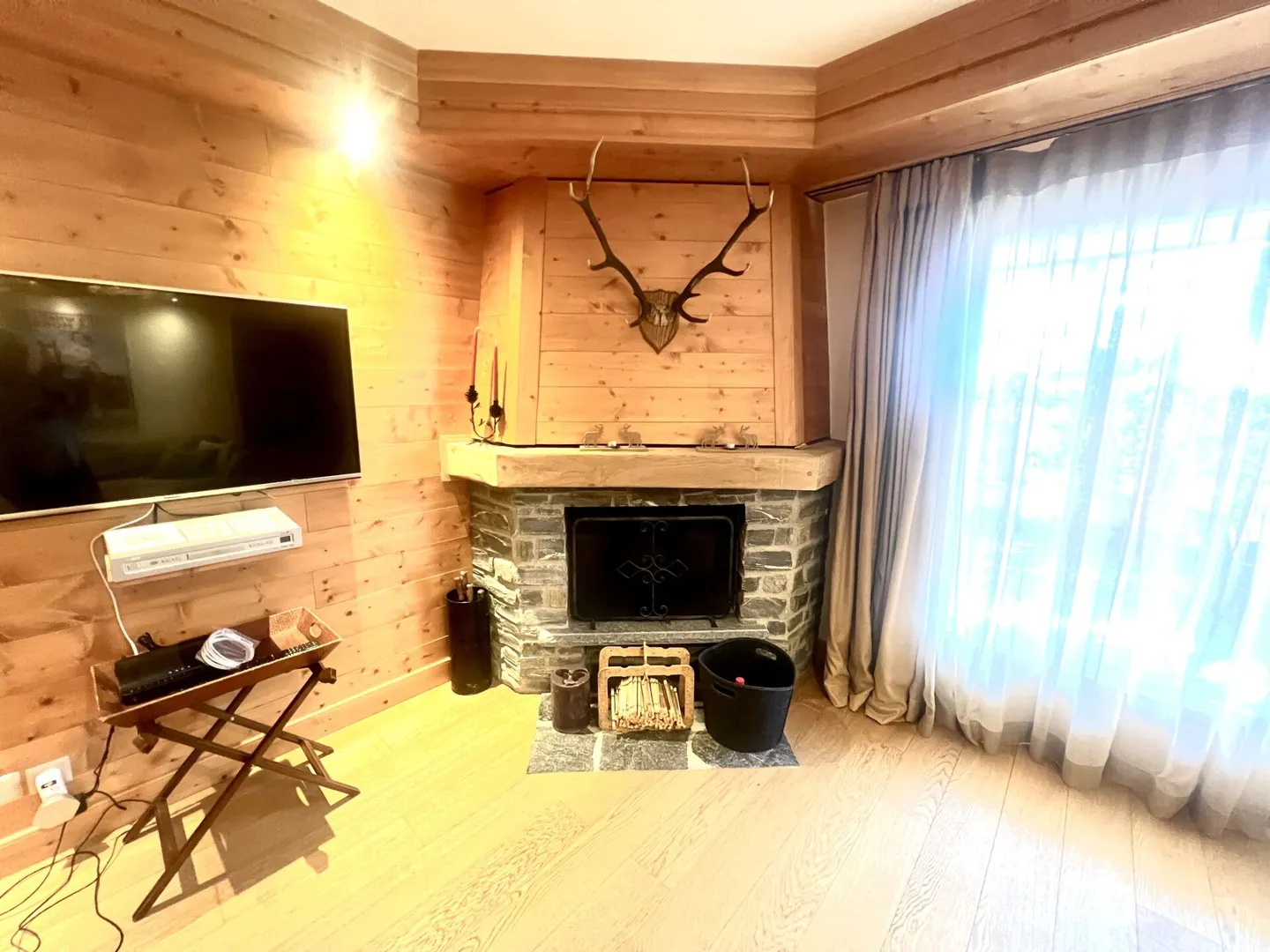 APPARTEMENT MAGNIFIQUE AU CENTRE DE CRANS-MONTANA - Photo 3 sur 9