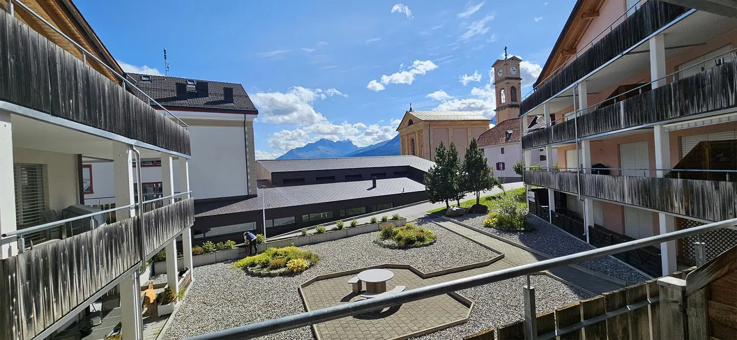 BEL APPARTAMENTO VACANZE 3.5 STANZE IN UNA POSIZIONE CENTRALE A LANTSCH/LENZ - Foto 2 di 12