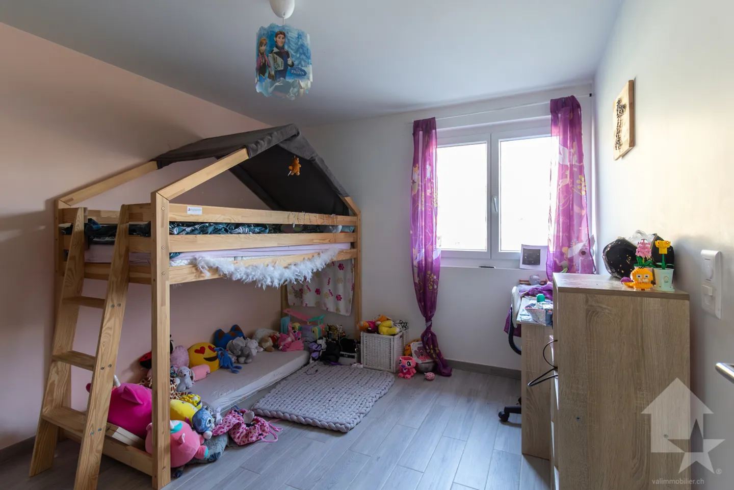 Moderne 6-Zimmer-Villa mit schönen Außenbereichen - Foto 15 von 23