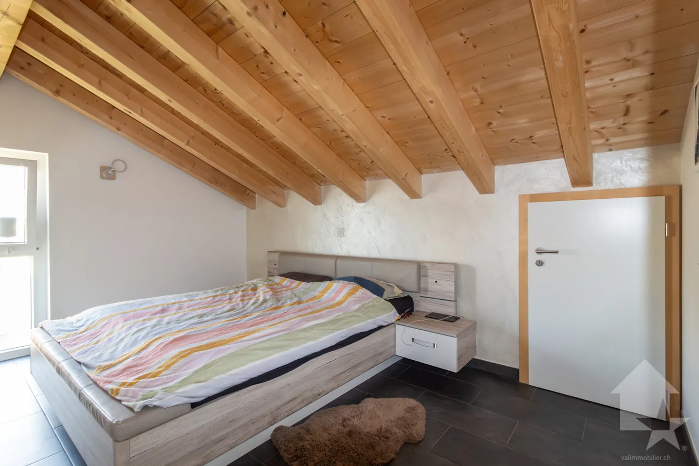 Moderne 6-Zimmer-Villa mit schönen Außenbereichen - Foto 18 von 23