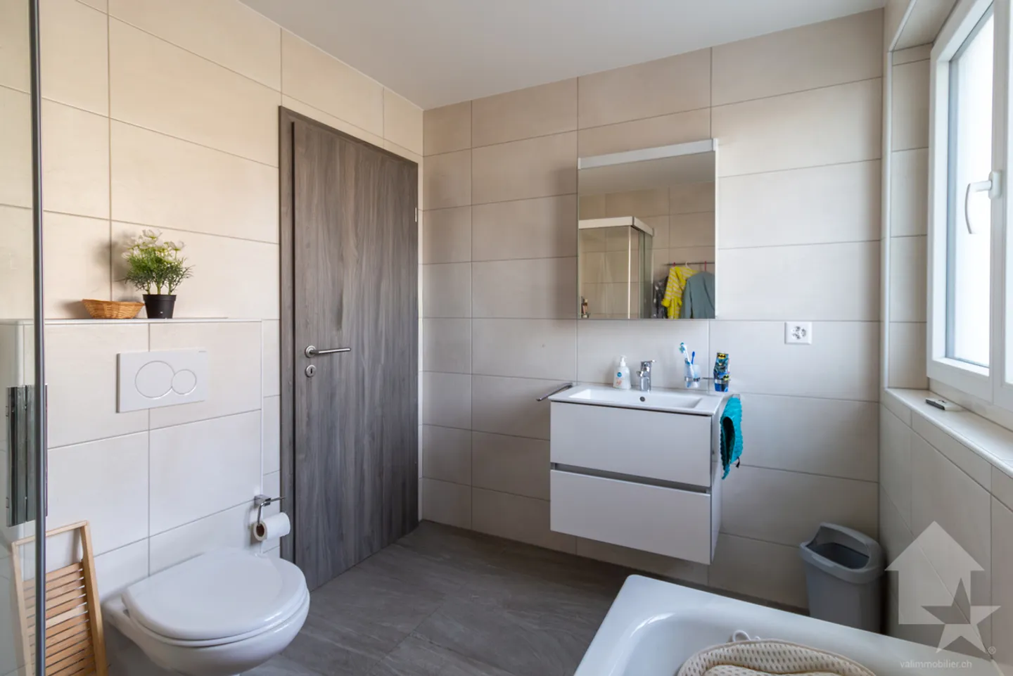 Moderne 6-Zimmer-Villa mit schönen Außenbereichen - Foto 17 von 23