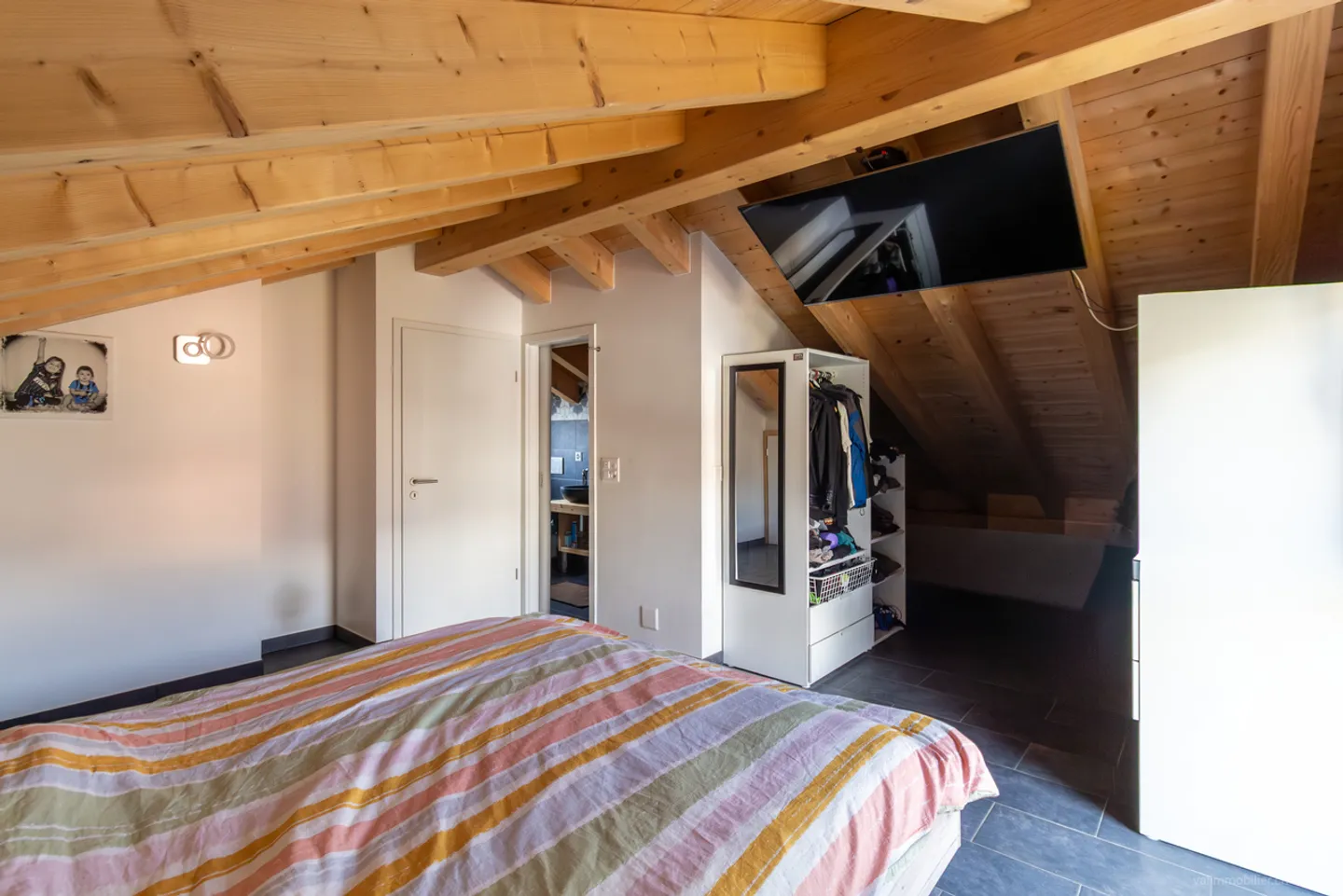 Moderne 6-Zimmer-Villa mit schönen Außenbereichen - Foto 19 von 23