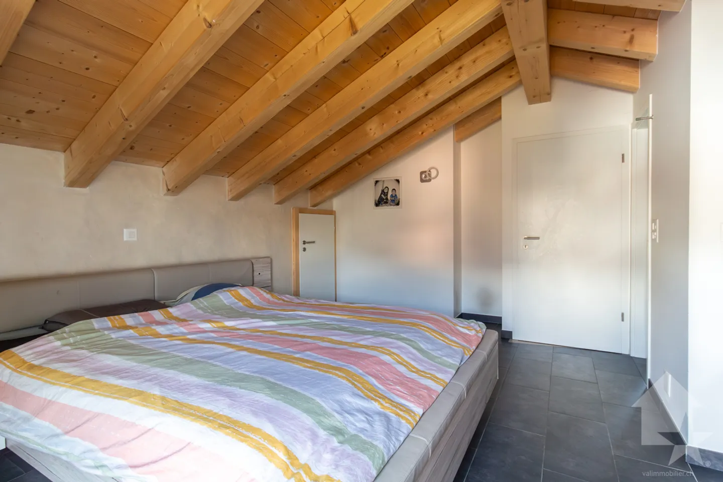 Moderne 6-Zimmer-Villa mit schönen Außenbereichen - Foto 20 von 23