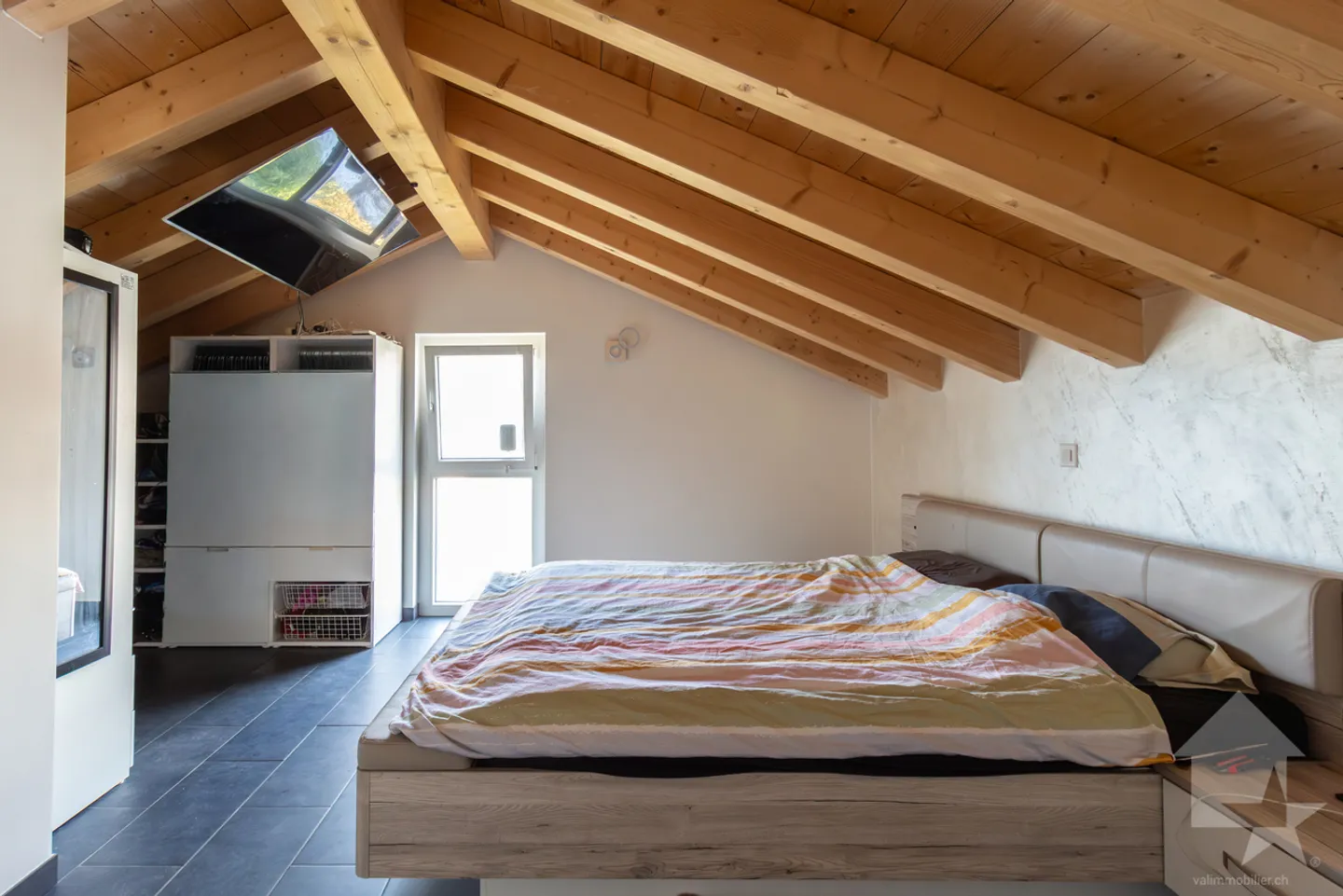 Moderne 6-Zimmer-Villa mit schönen Außenbereichen - Foto 22 von 23