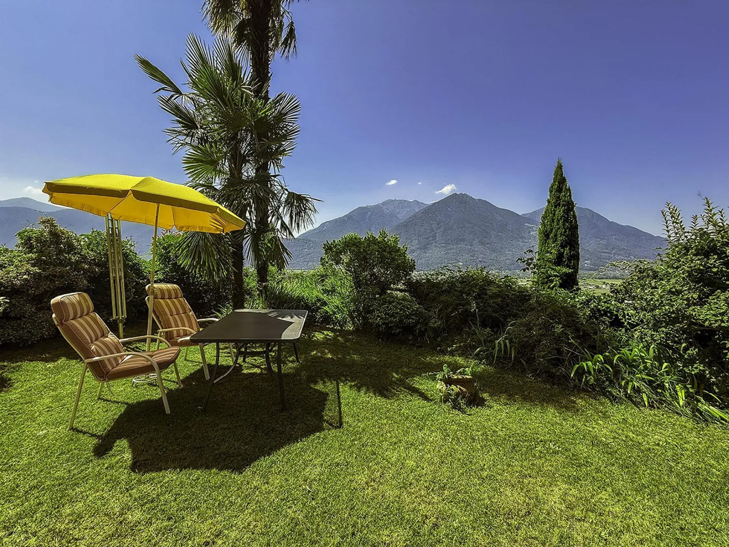 Villa in der Natur mit Panoramablick auf den Lago Maggiore - Foto 4 von 21