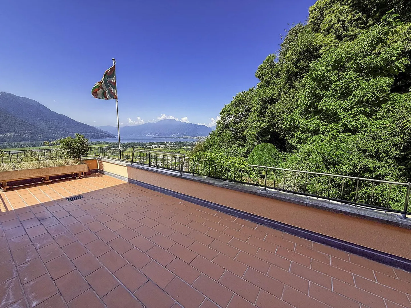 Villa in der Natur mit Panoramablick auf den Lago Maggiore - Foto 11 von 21