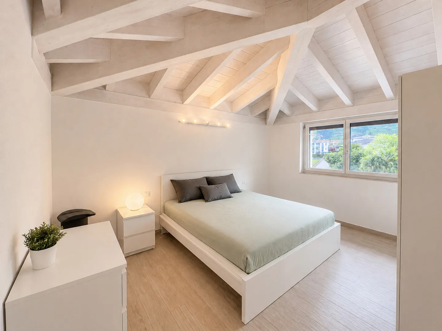 Appartamento moderno all'ultimo piano a Camorino - Foto 4 di 10