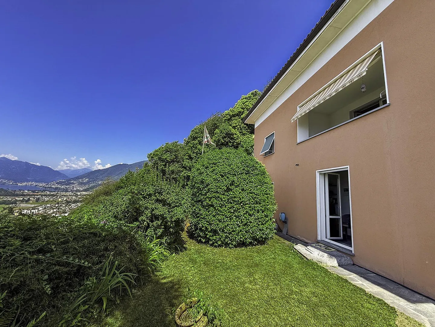 Villa in der Natur mit Panoramablick auf den Lago Maggiore - Foto 17 von 21