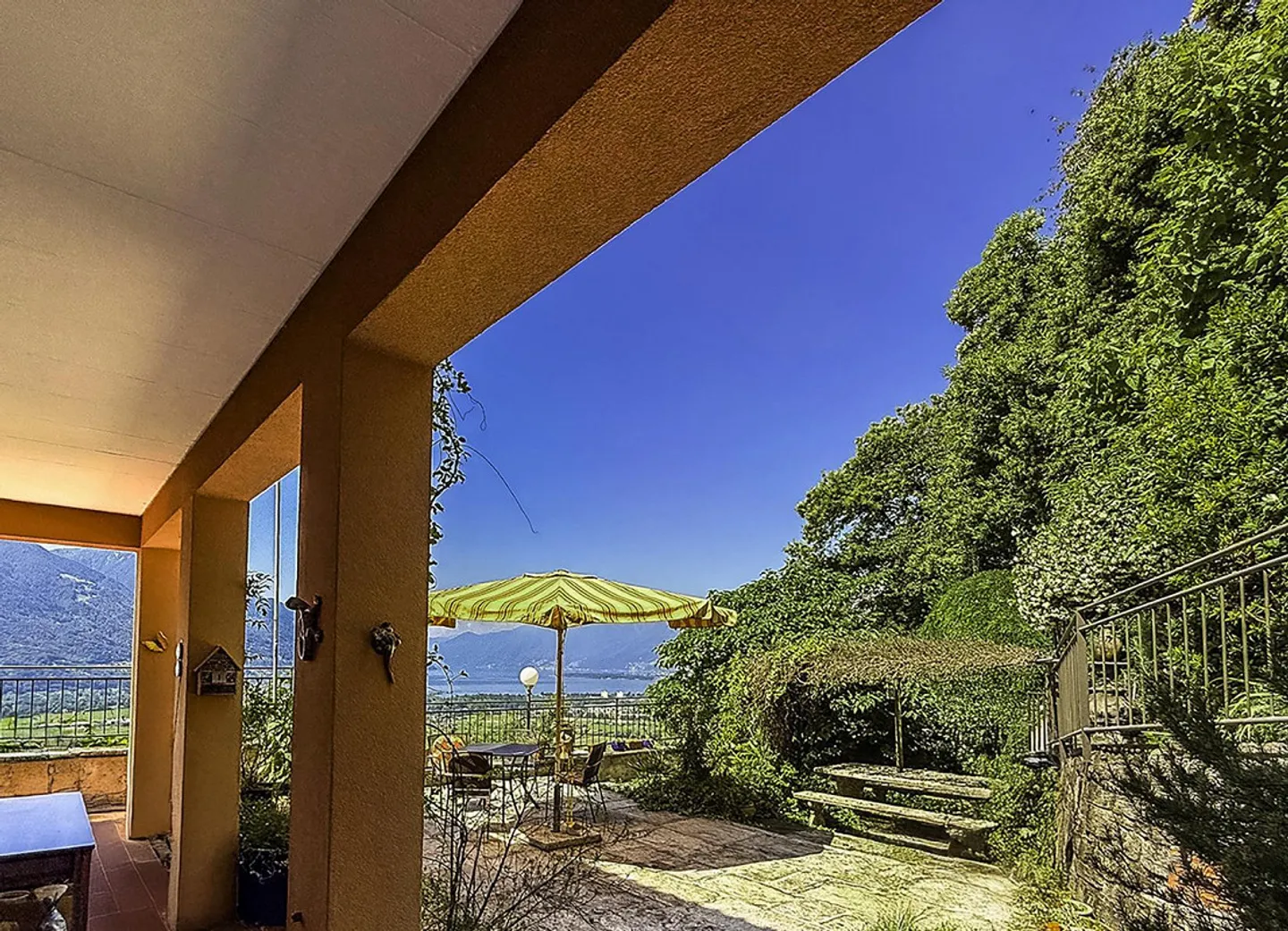 Villa in der Natur mit Panoramablick auf den Lago Maggiore - Foto 7 von 21