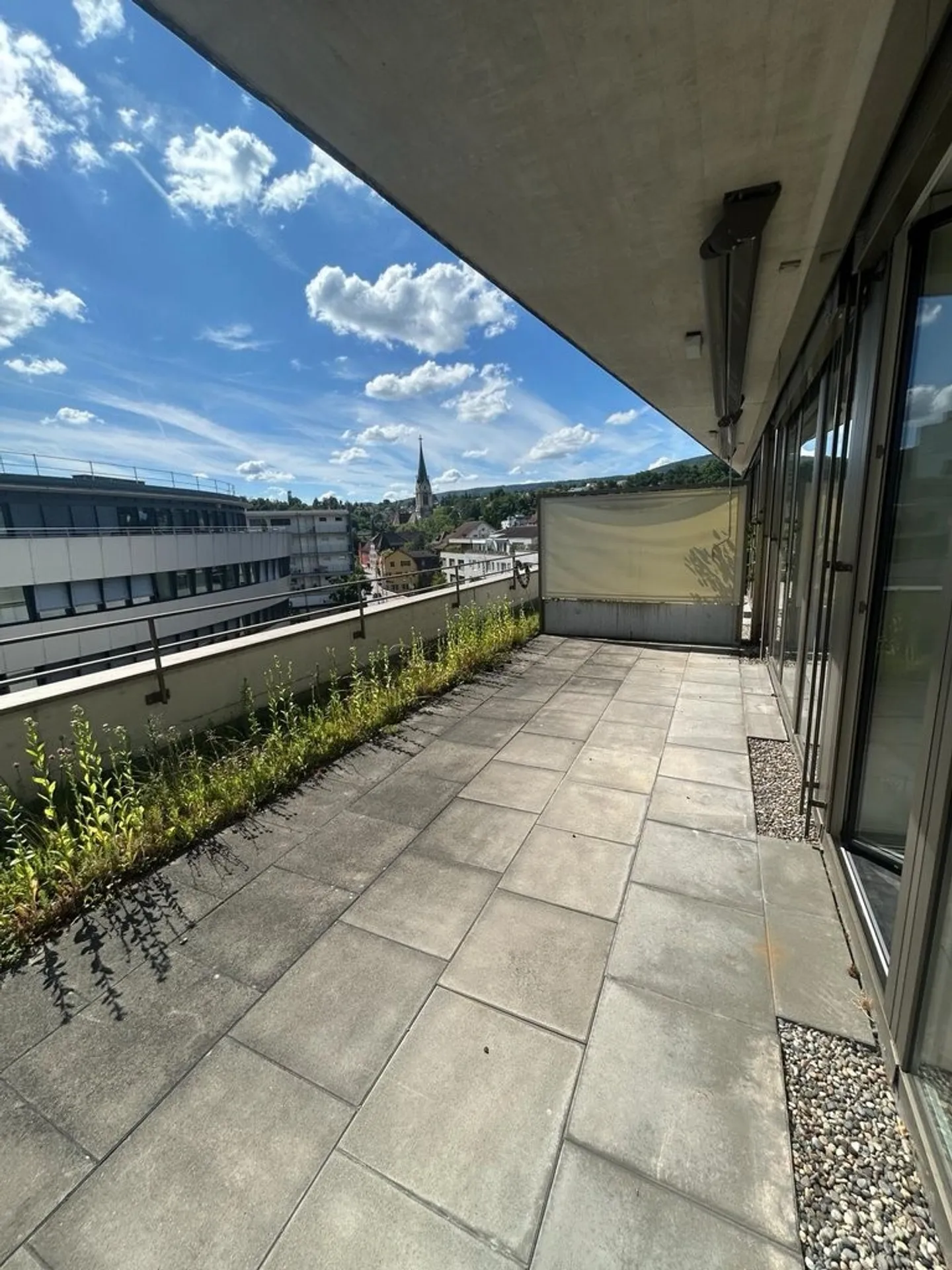 Ampio e centrale appartamento attico di 2,5 stanze a Laufen - Foto 6 di 10