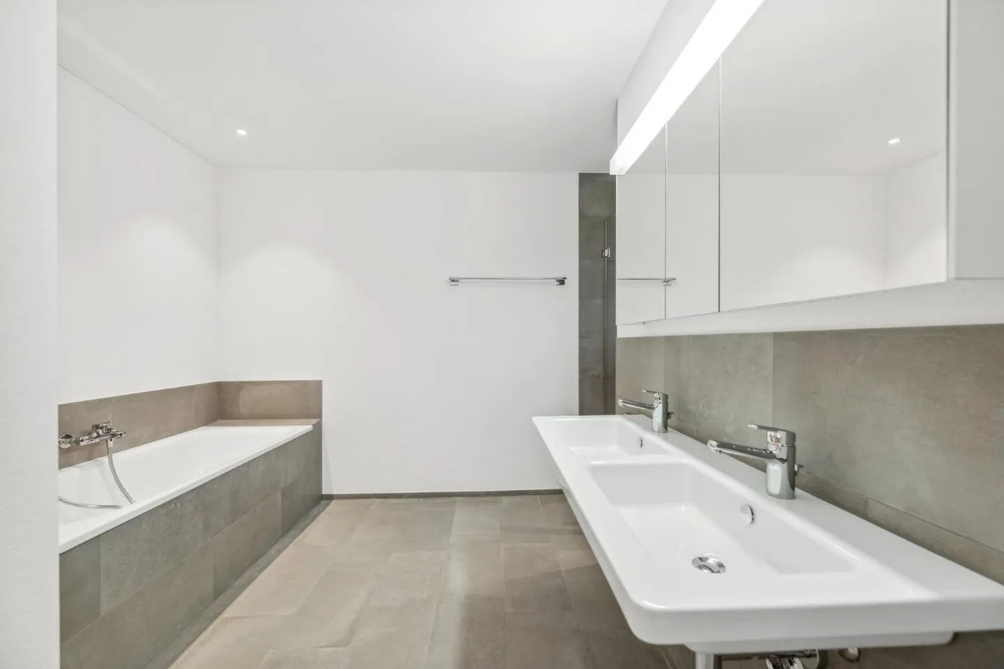 Vivre moderne et de haute qualité ? Votre nouvel appartement vous attend ! - Photo 3 sur 8