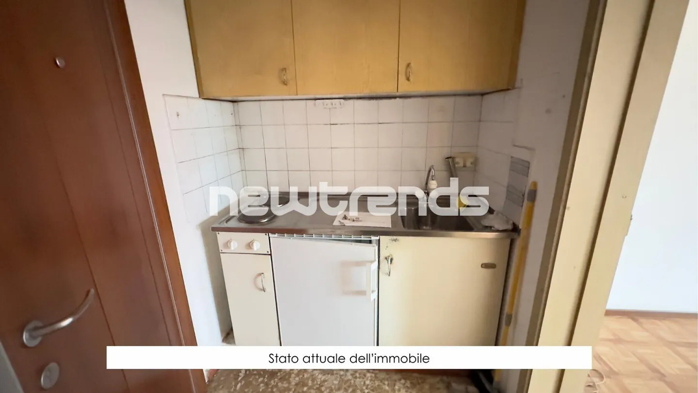 Mendrisio, rental building in the city center with storage, 13 garages - Photo 19 of 19