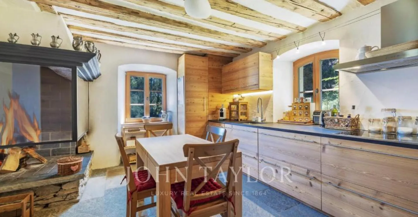 Chalet Historique avec Vue Époustouflante - Photo 2 sur 10