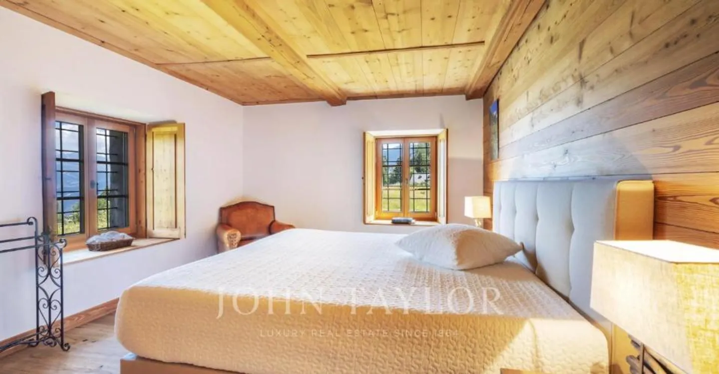 Chalet Historique avec Vue Époustouflante - Photo 4 sur 10