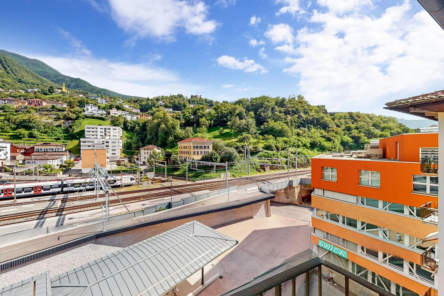 IHRE GEWERBLICHE FLÄCHE IM HERZEN VON BELLINZONA - Foto 1 von 10