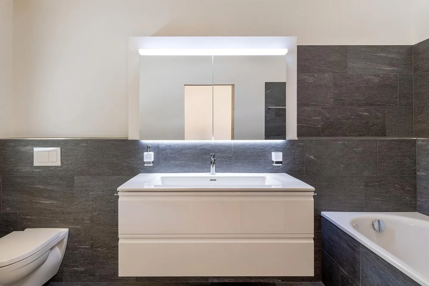 First occupancy above Schiers: alpine holiday apartment in the attic - Photo 3 of 6