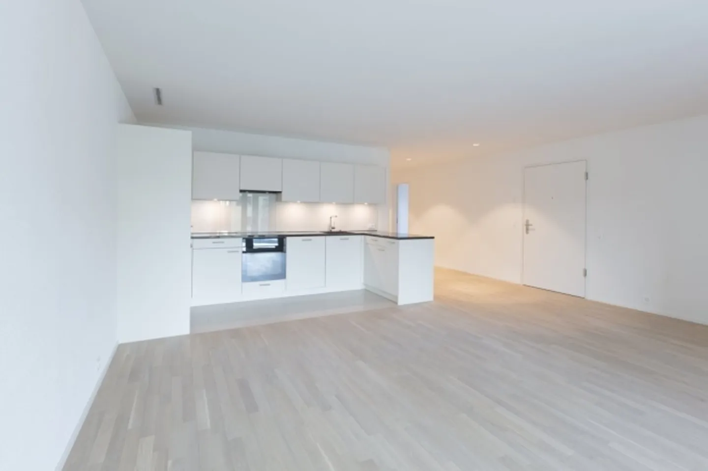 Vicino al centro di Glattbrugg - Vivere con stile con collegamento alla città - Foto 1 di 3