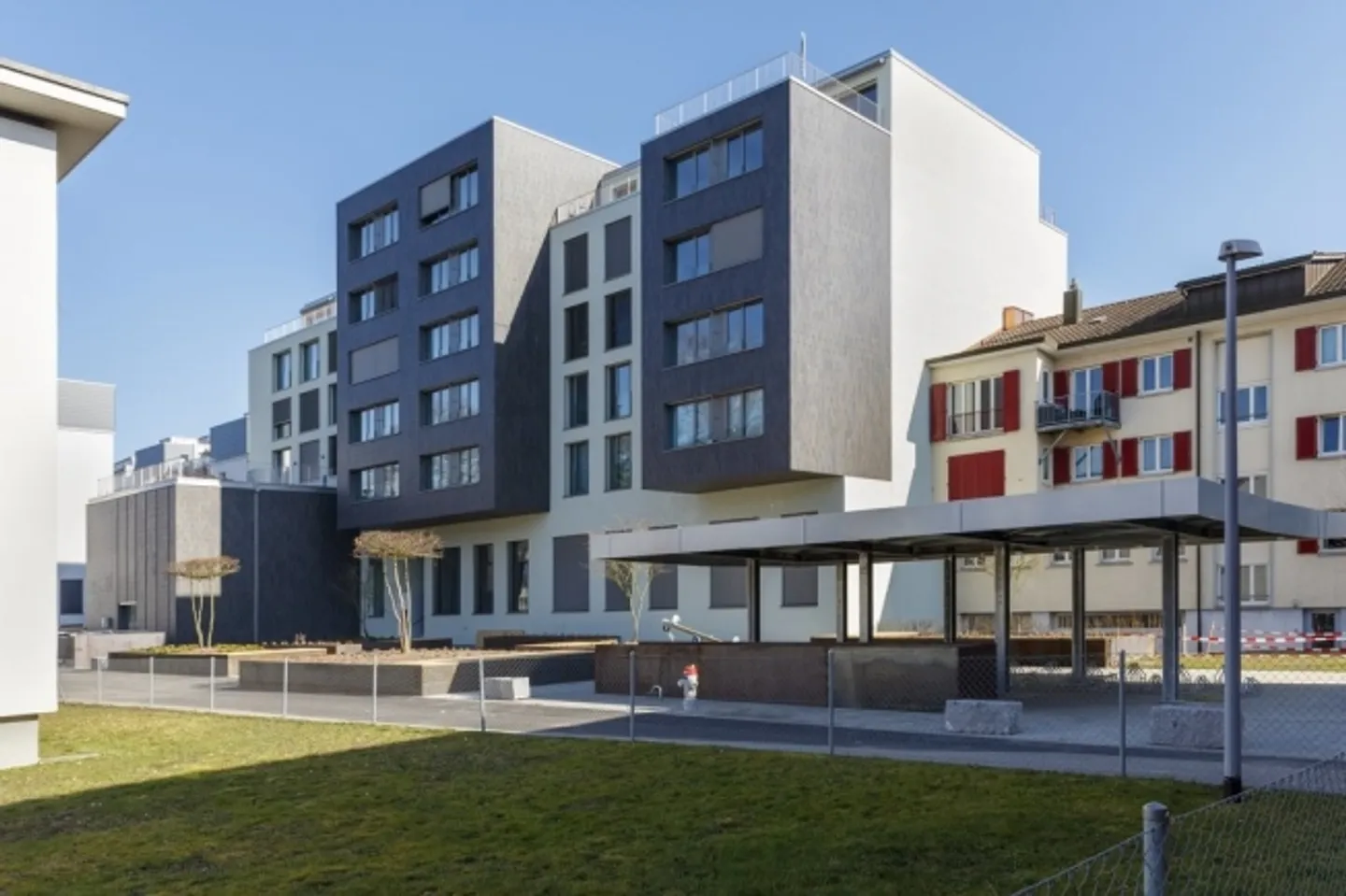Vicino al centro di Glattbrugg - Vivere con stile con collegamento alla città - Foto 2 di 3