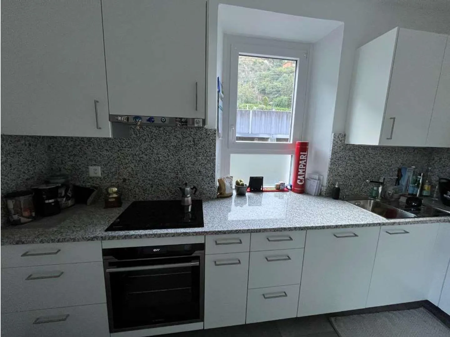 Bellinzona, geräumige 3,5 mit großem Eckbalkon - Foto 4 von 12