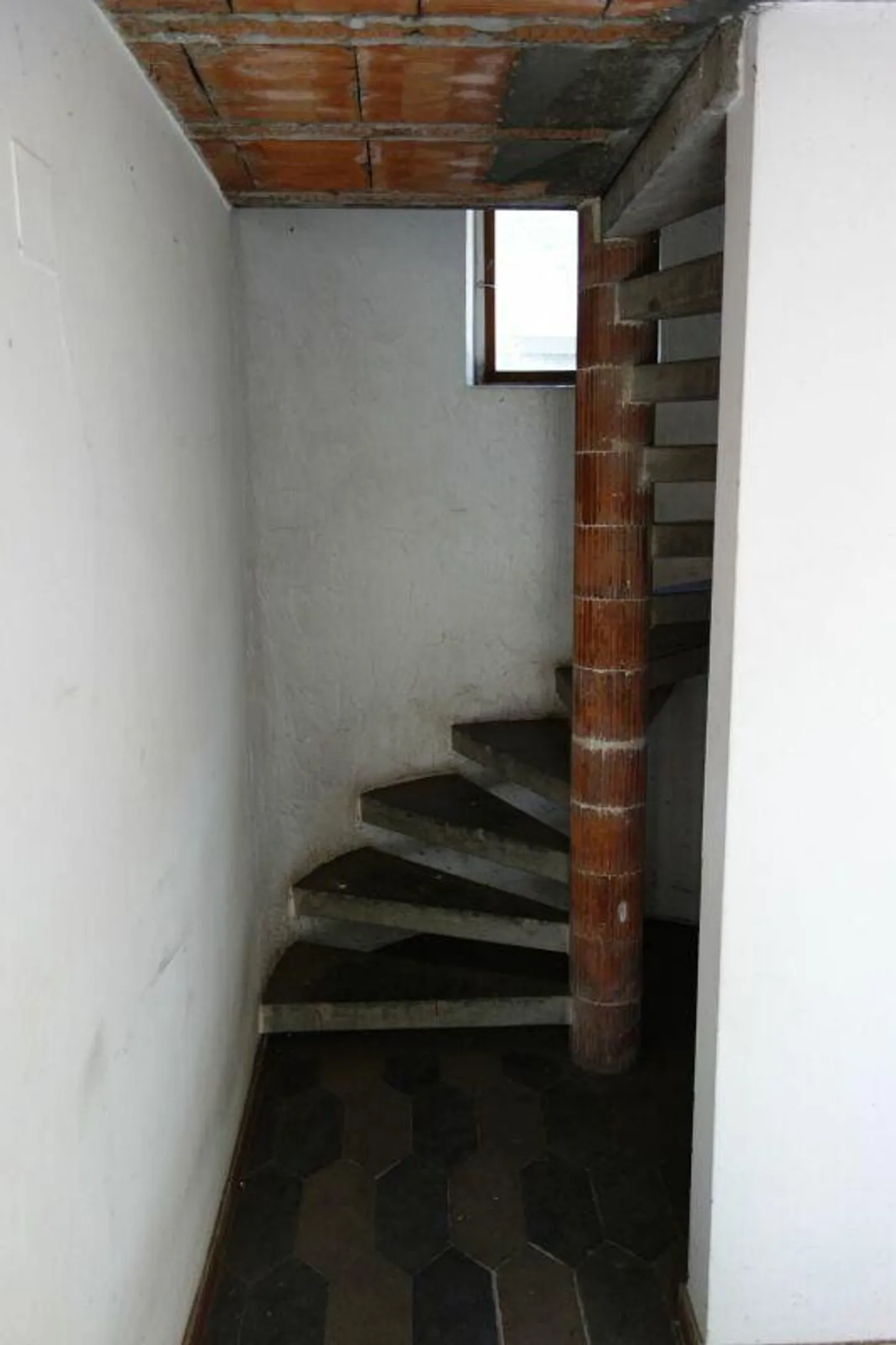 Rustico esistente da ristrutturare - Foto 3 di 5