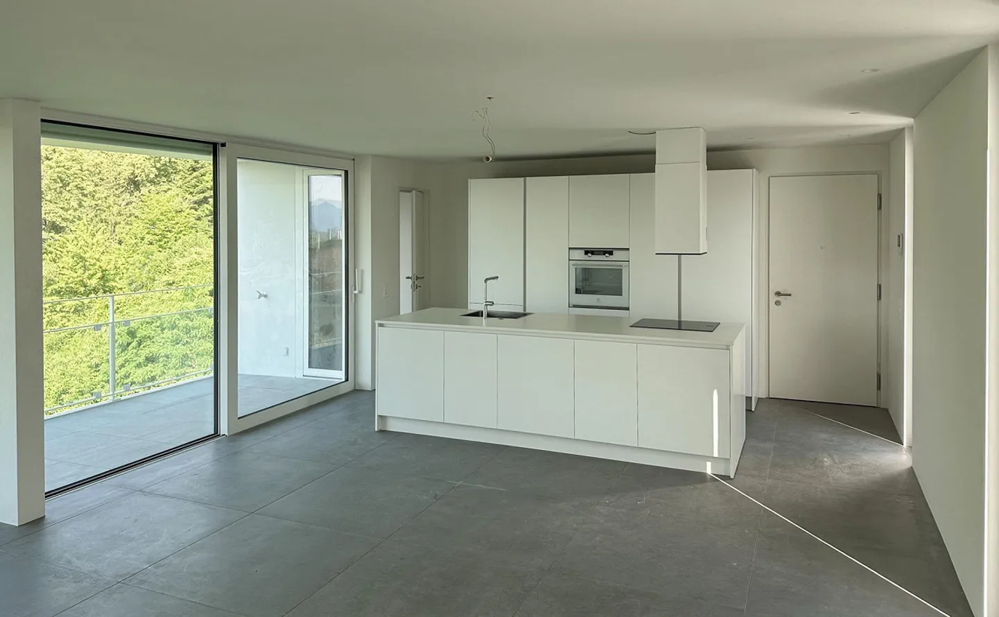 Appartamento moderno con terrazza - Foto 2 di 5