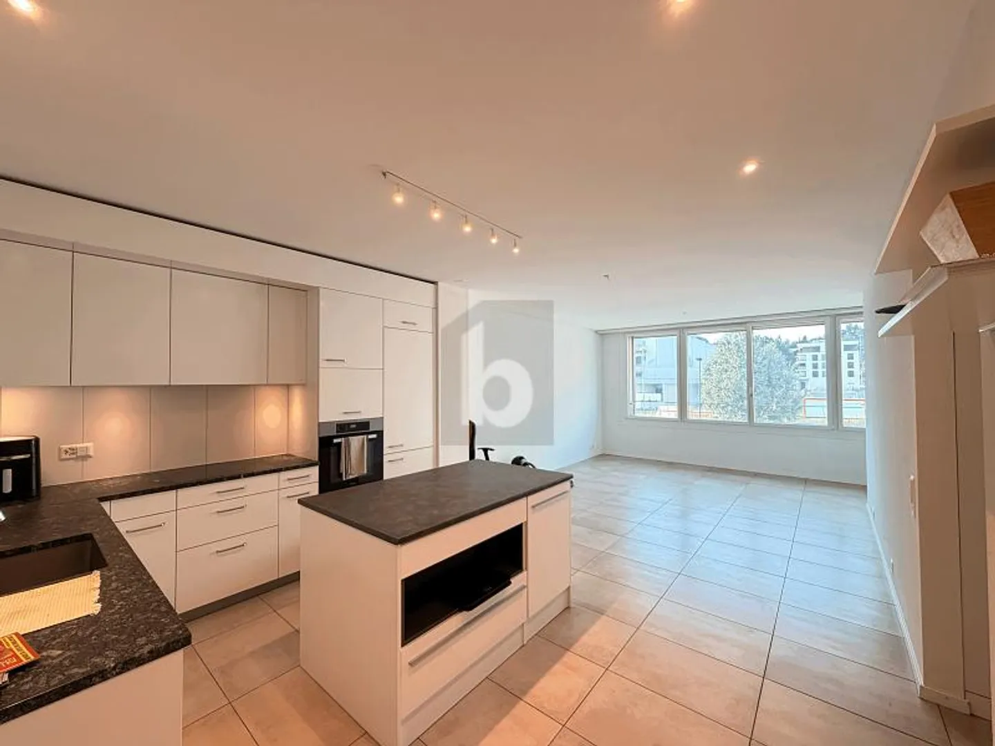MODERN, BRIGHT & CENTRAL - Photo 1 of 6